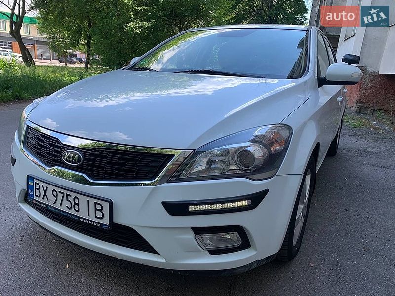 Хэтчбек Kia Ceed 2010 в Хмельницком
