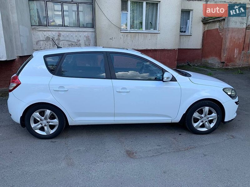 Хэтчбек Kia Ceed 2010 в Хмельницком