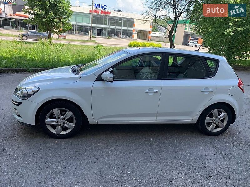 Хэтчбек Kia Ceed 2010 в Хмельницком