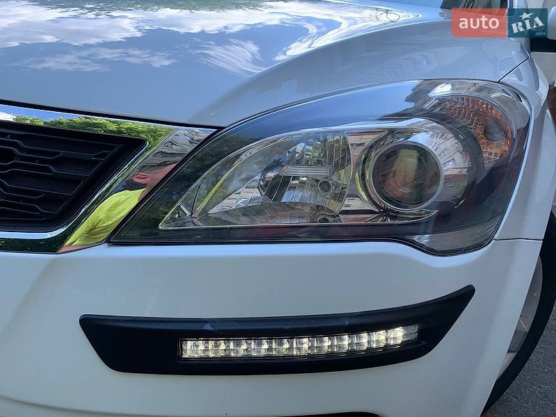 Хэтчбек Kia Ceed 2010 в Хмельницком