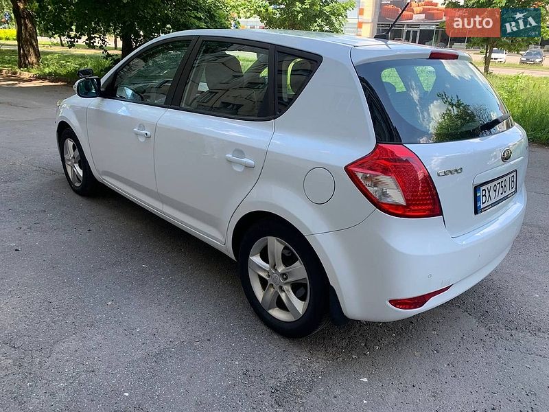 Хэтчбек Kia Ceed 2010 в Хмельницком