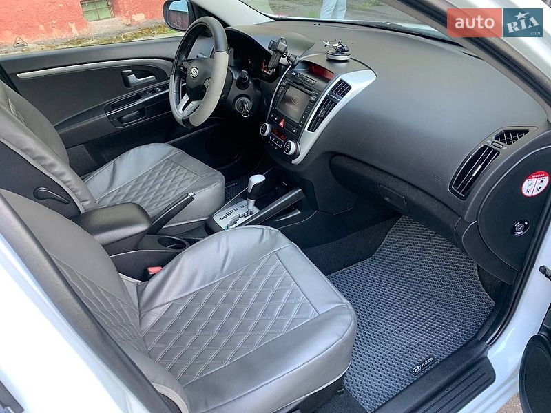 Хэтчбек Kia Ceed 2010 в Хмельницком