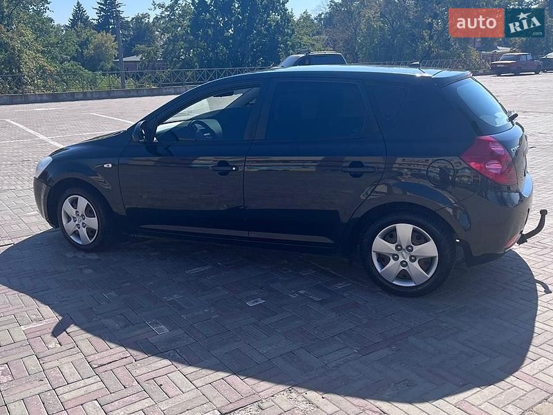 Хэтчбек Kia Ceed 2009 в Харькове