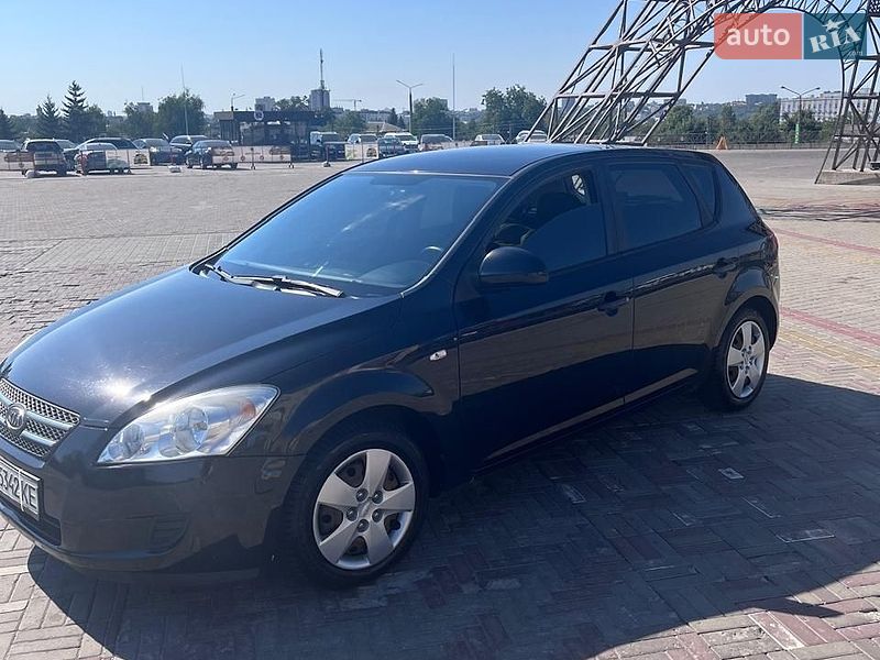 Хэтчбек Kia Ceed 2009 в Харькове