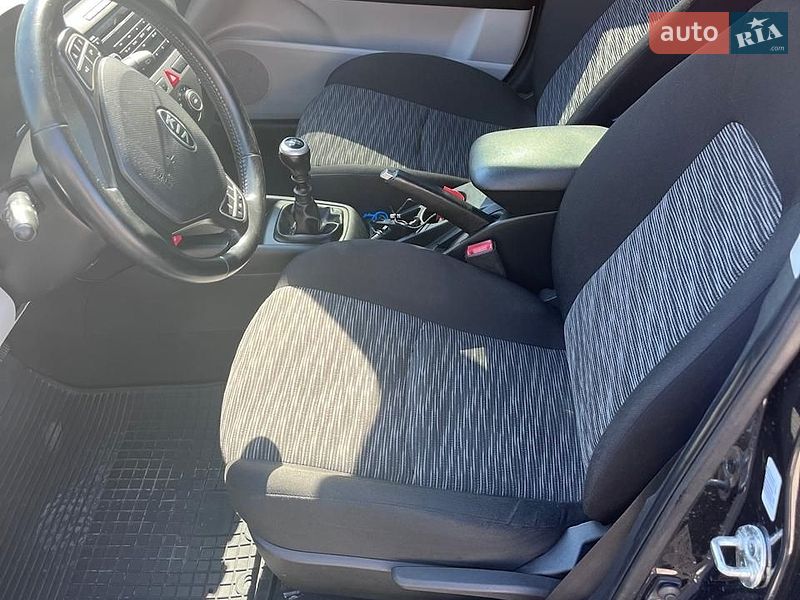 Хэтчбек Kia Ceed 2009 в Харькове