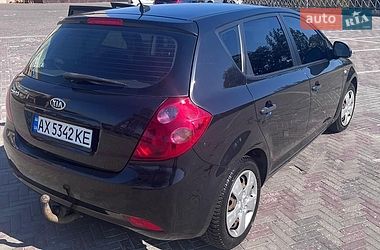 Хэтчбек Kia Ceed 2009 в Харькове