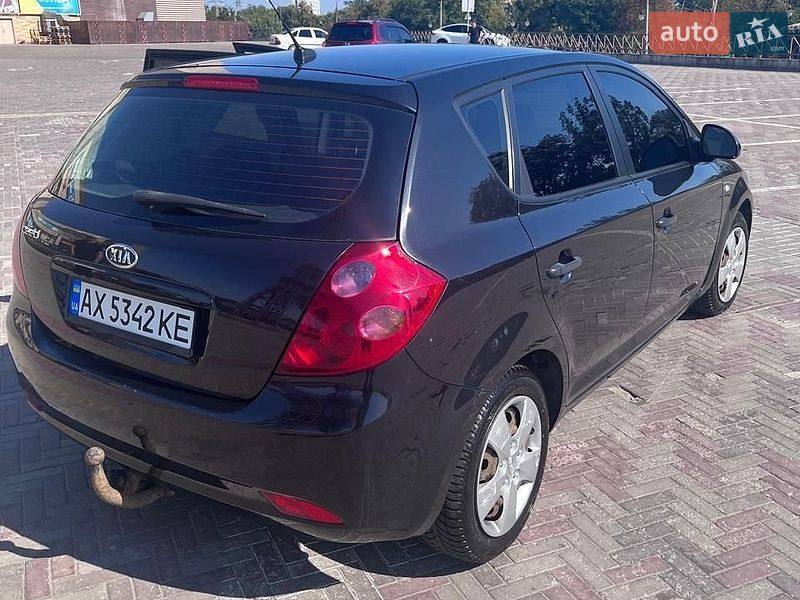 Хэтчбек Kia Ceed 2009 в Харькове