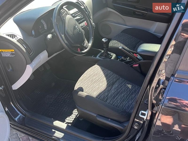 Хэтчбек Kia Ceed 2009 в Харькове