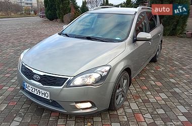 Kia Ceed  2012