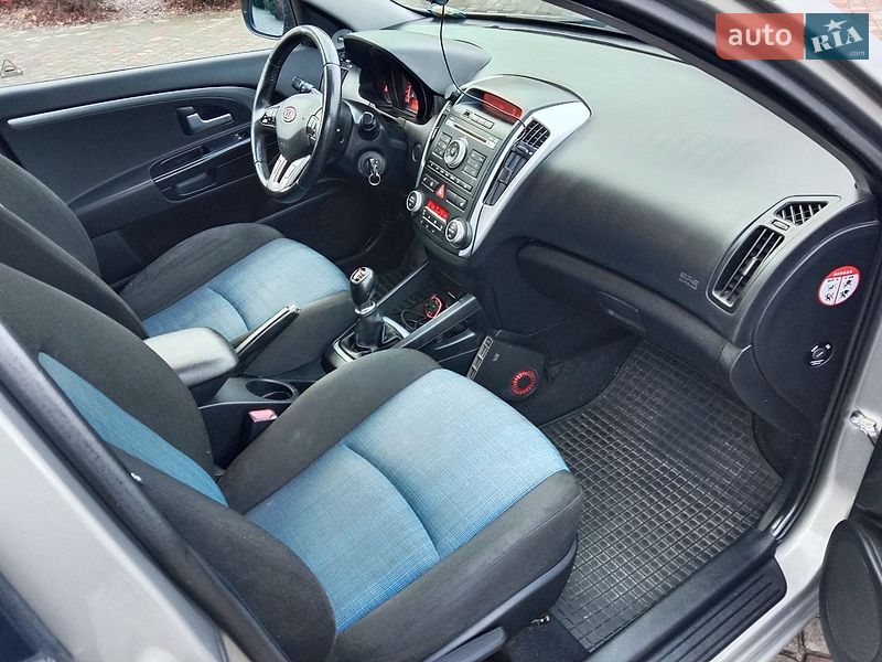 Универсал Kia Ceed 2012 в Нововолынске
