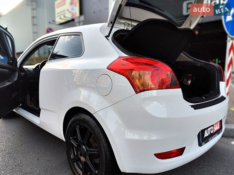 Хэтчбек Kia Ceed 2009 в Киеве