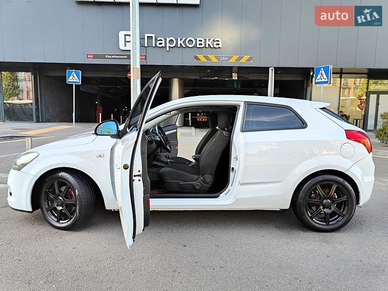 Хэтчбек Kia Ceed 2009 в Киеве