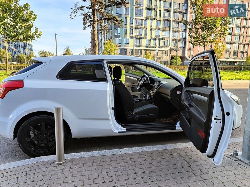Хэтчбек Kia Ceed 2009 в Киеве