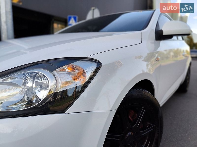 Хэтчбек Kia Ceed 2009 в Киеве