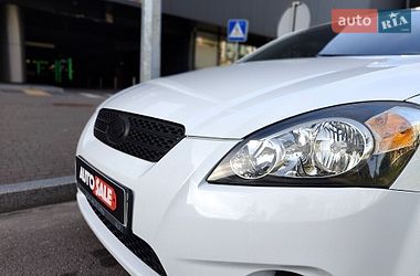 Хэтчбек Kia Ceed 2009 в Киеве