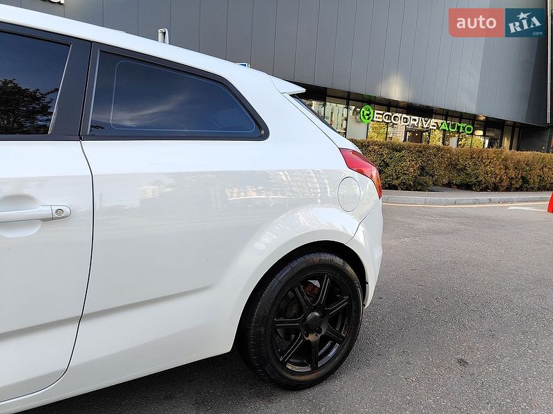 Хэтчбек Kia Ceed 2009 в Киеве