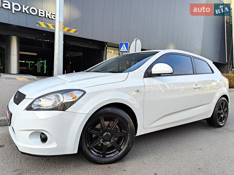 Хэтчбек Kia Ceed 2009 в Киеве