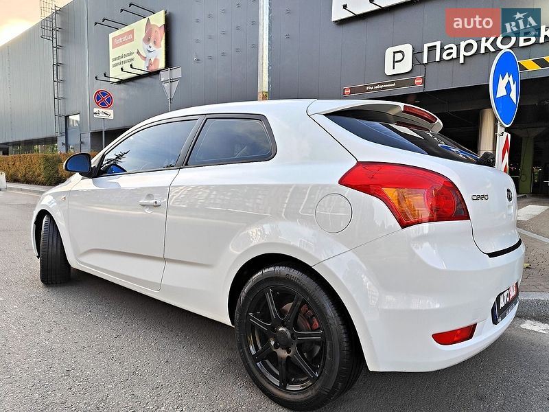 Хэтчбек Kia Ceed 2009 в Киеве
