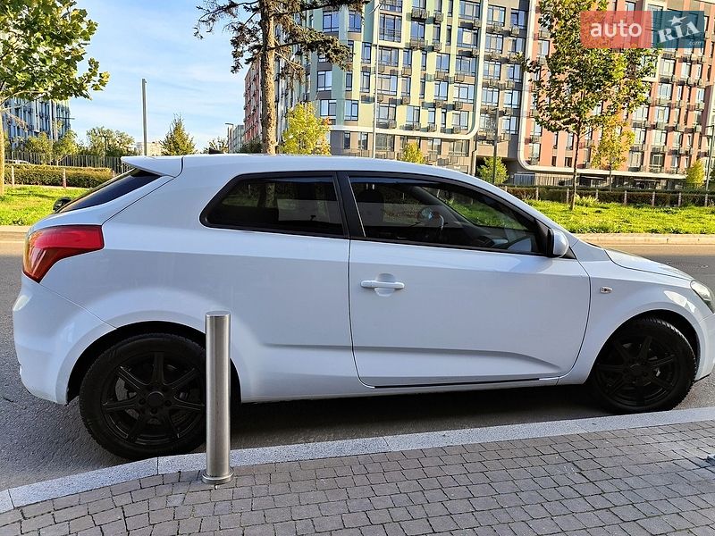 Хэтчбек Kia Ceed 2009 в Киеве