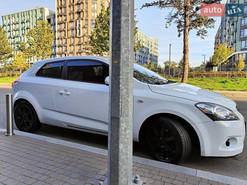 Хэтчбек Kia Ceed 2009 в Киеве