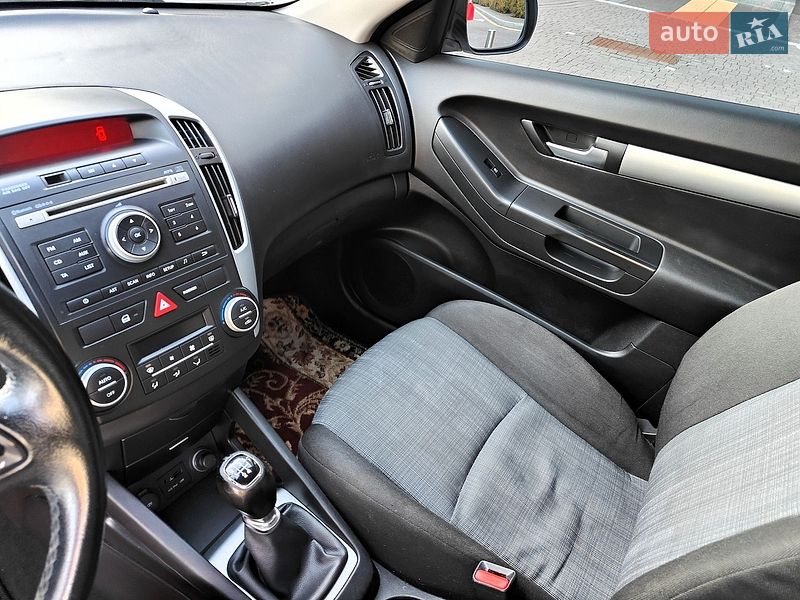 Хэтчбек Kia Ceed 2009 в Киеве