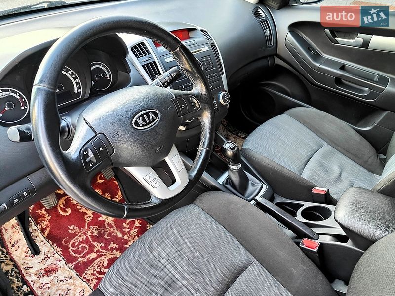 Хэтчбек Kia Ceed 2009 в Киеве