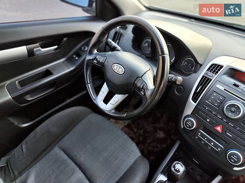Хэтчбек Kia Ceed 2009 в Киеве