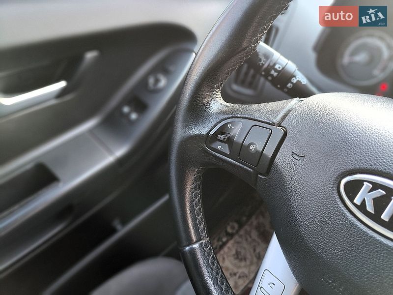 Хэтчбек Kia Ceed 2009 в Киеве