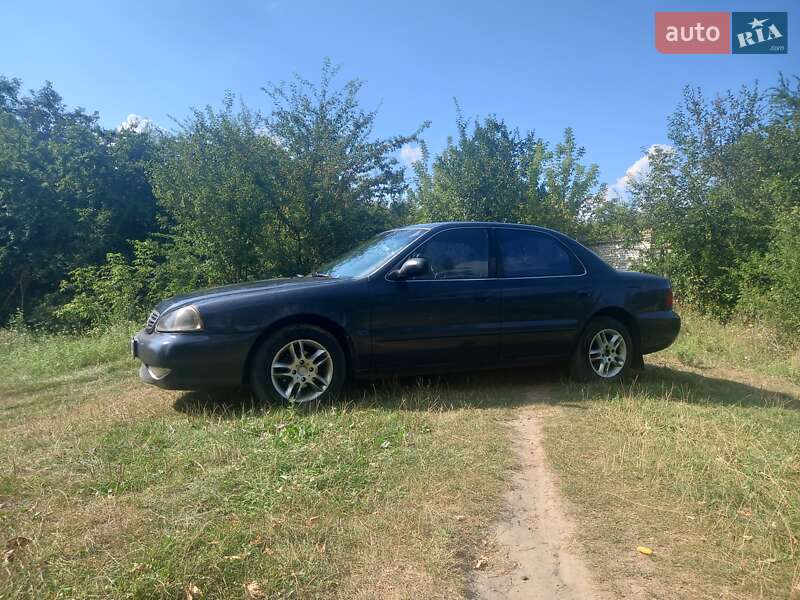 Седан Kia Clarus