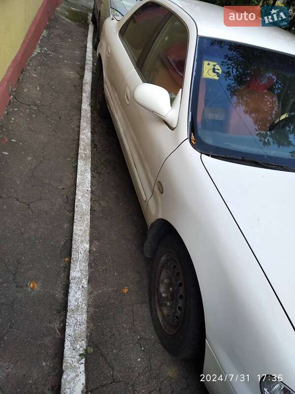 Седан Kia Clarus 1998 в Ровно