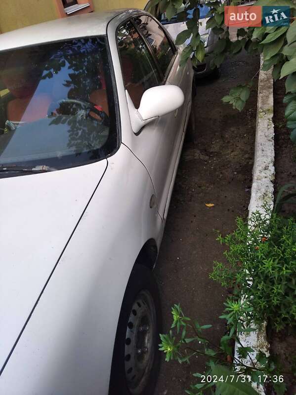 Седан Kia Clarus 1998 в Ровно