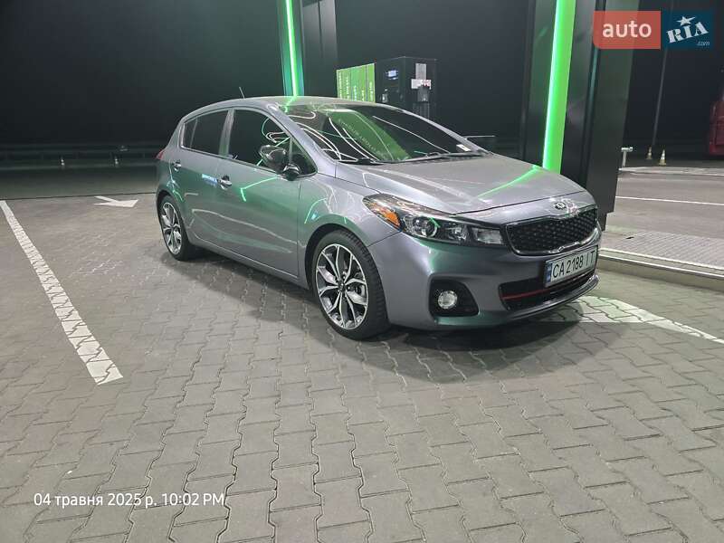 Хетчбек Kia Forte