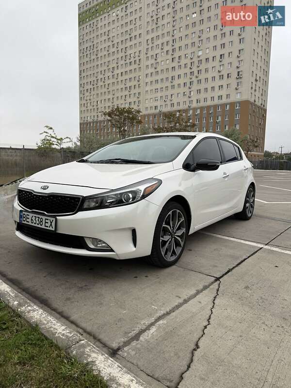 Хетчбек Kia Forte