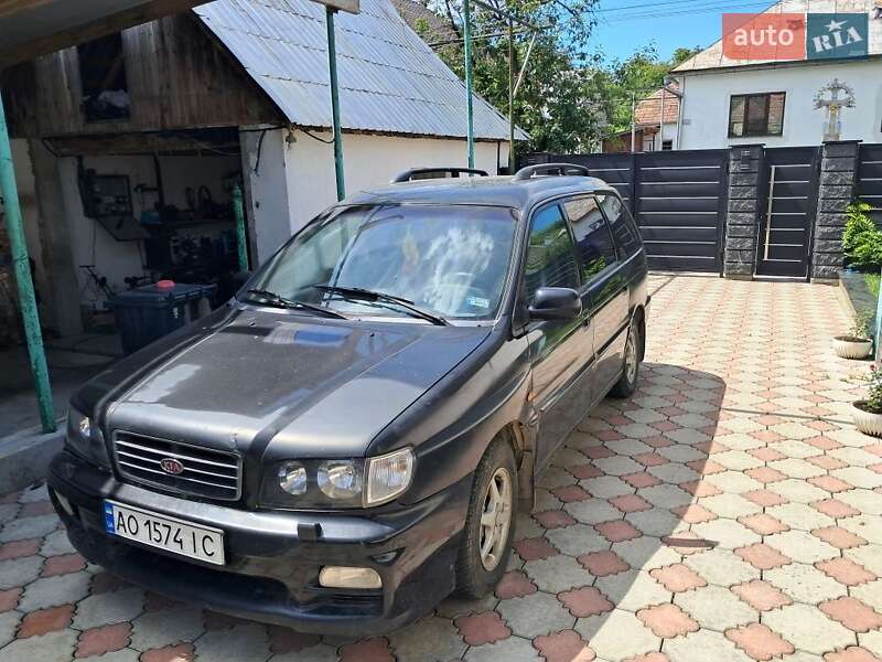 Мінівен Kia Joice