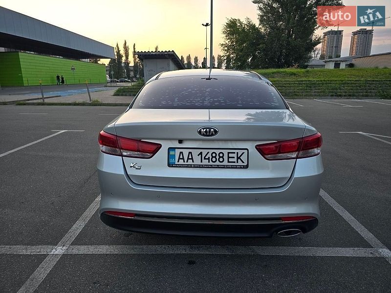Седан Kia K5 2016 в Києві