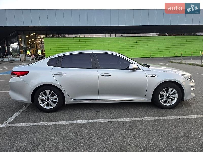 Седан Kia K5 2016 в Києві