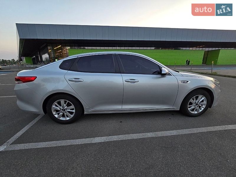 Седан Kia K5 2016 в Києві