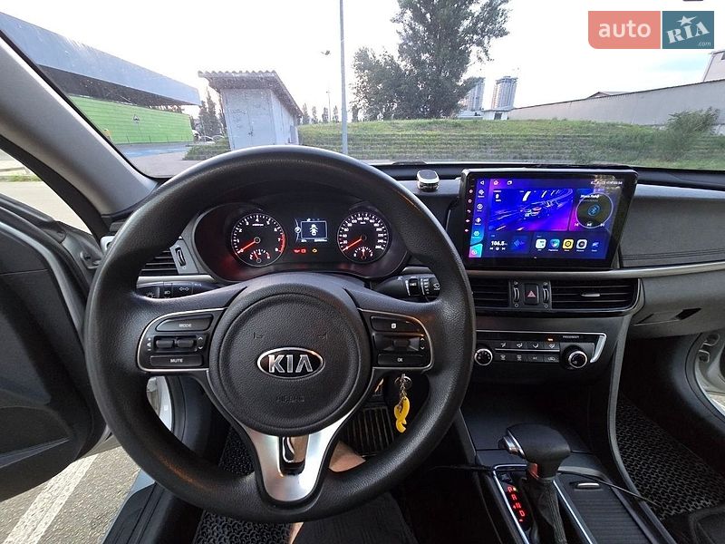 Седан Kia K5 2016 в Києві