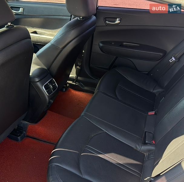 Седан Kia K5 2016 в Днепре