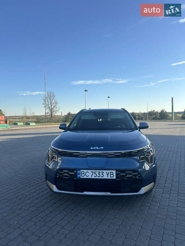 Позашляховик / Кросовер Kia Niro