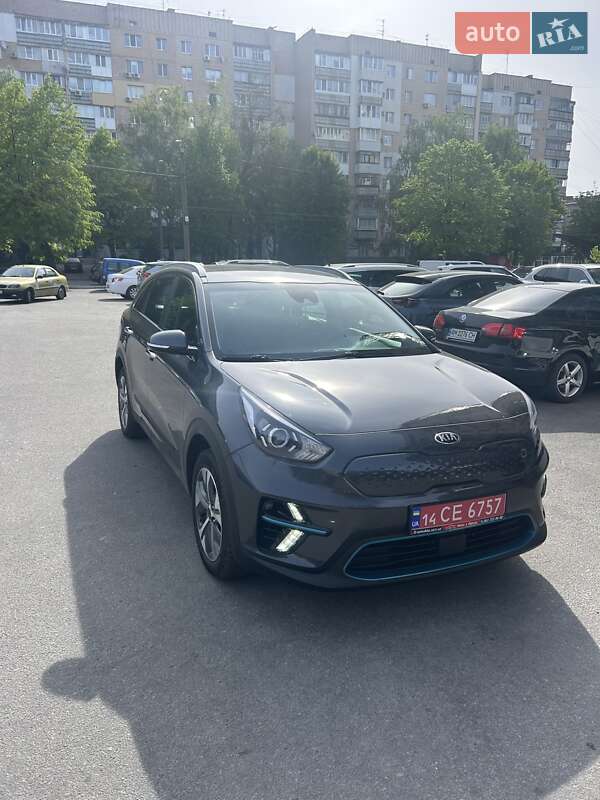 Позашляховик / Кросовер Kia Niro
