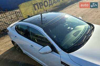 Седан Kia Optima 2012 в Днепре
