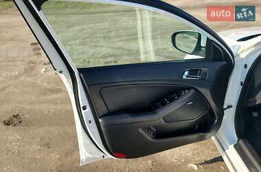 Седан Kia Optima 2012 в Днепре