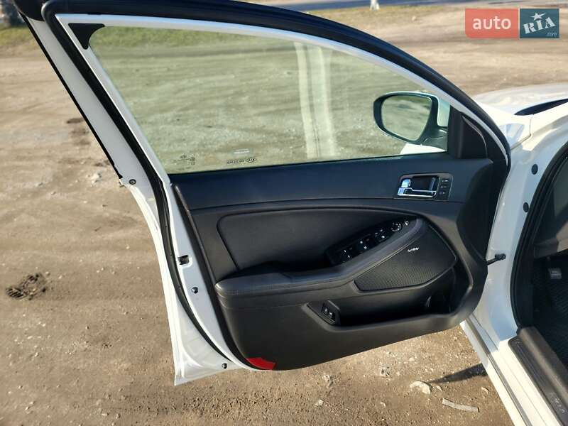 Седан Kia Optima 2012 в Днепре