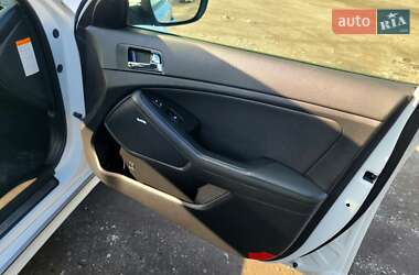 Седан Kia Optima 2012 в Днепре