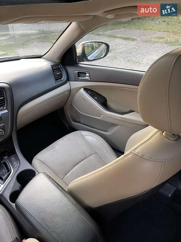 Седан Kia Optima 2013 в Вишгороді