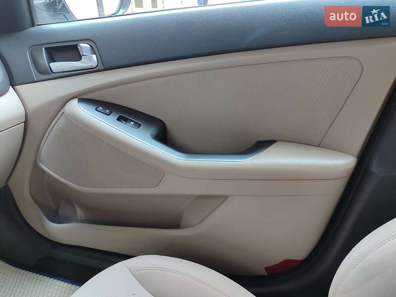 Седан Kia Optima 2015 в Киеве фото 9 Седан Kia Optima 2015 в Киеве
