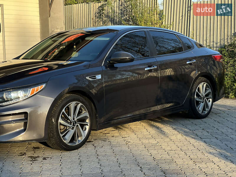 Седан Kia Optima 2017 в Ужгороде
