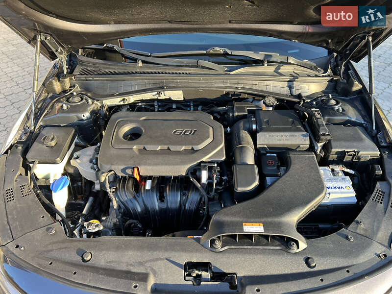 Седан Kia Optima 2017 в Ужгороде