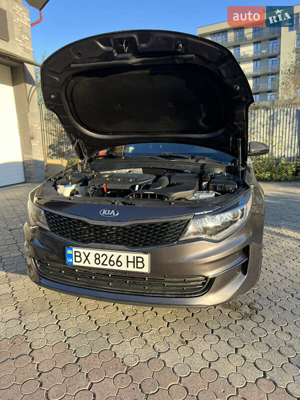 Седан Kia Optima 2017 в Ужгороде